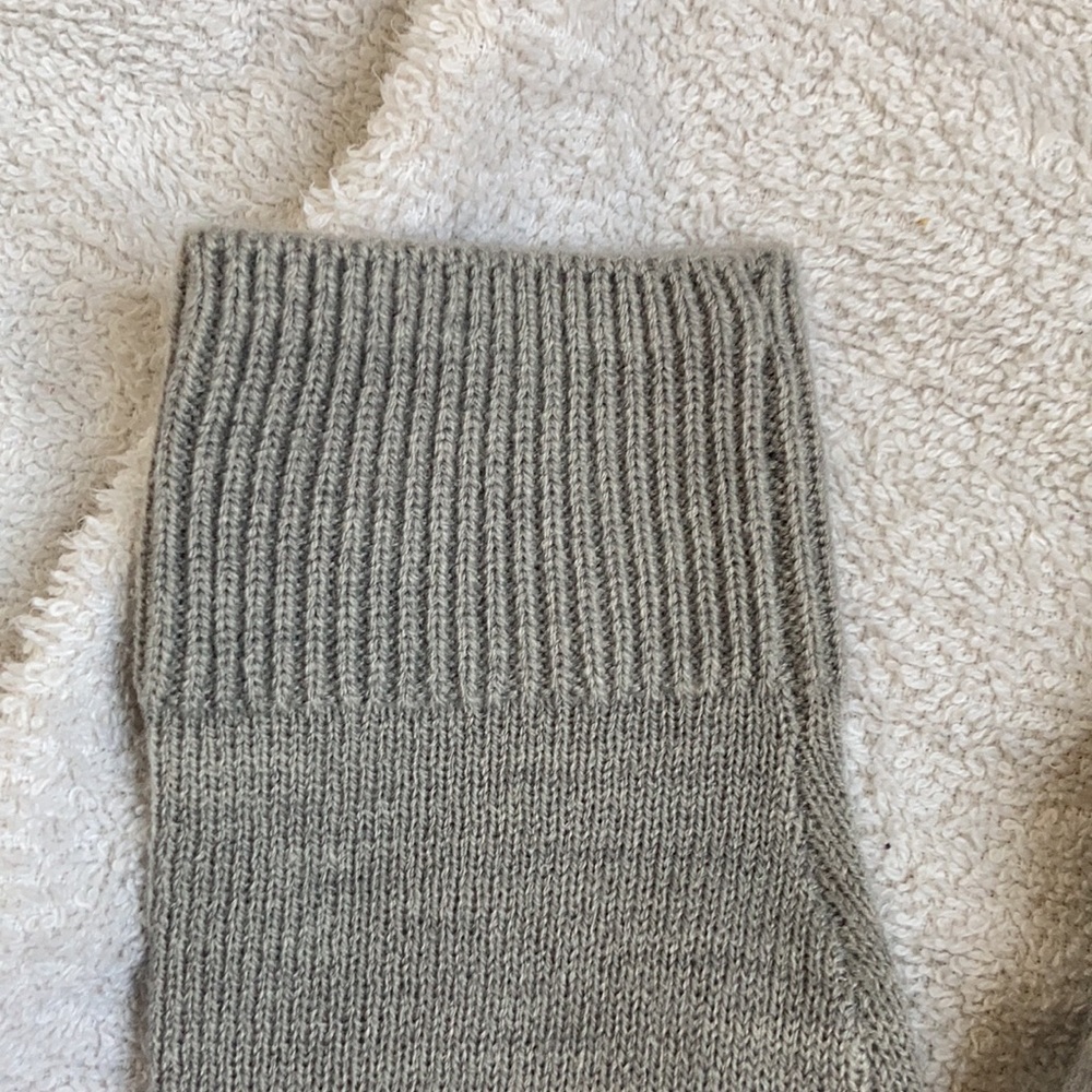 sweater - Picture 5 of 6